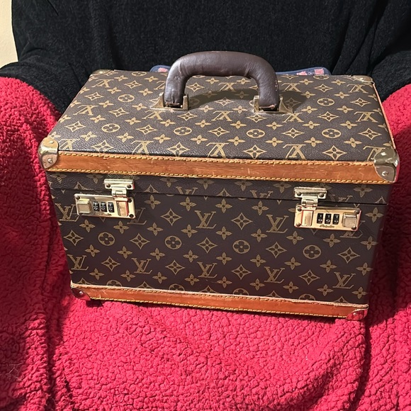 Vintage Louis Vuitton beauty case with mirror - Picture 1 of 7